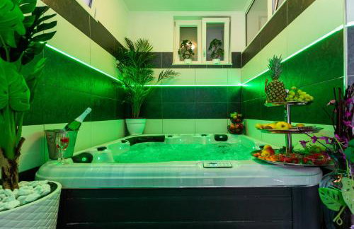 Apartment By the Way Hot Tub and Free Parking - Photo 8