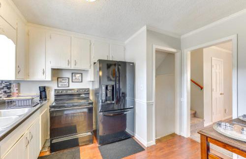 4 Mi to Dtwn Home with Deck and Yard in Wilson - Foto 7