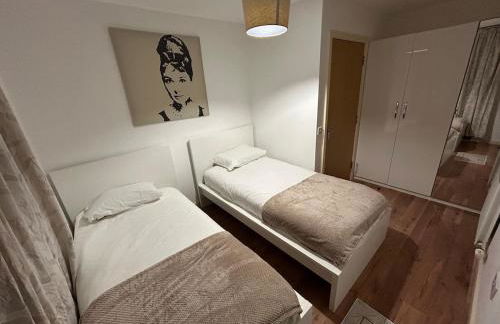 Luxury Stay Longer Sleeps 6 FreeParking FreeGym Terrace - Foto 11