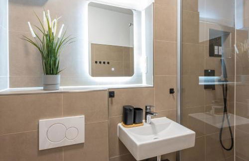 Modernes, zentrales City-Apartment am Kennedyplatz, nahe Hauptbahnhof und Limbecker Platz, lichtdurchflutete Räume - Photo 13