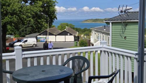 luxury new 3 bed caravan with stunning sea view on private beach in Thorness bay - Foto 4