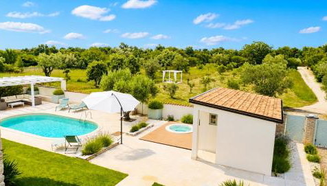Private 9000qm Estate Villa with Pool and Yacuzzi and Sauna absolute Privacy near Fazana - Foto 3