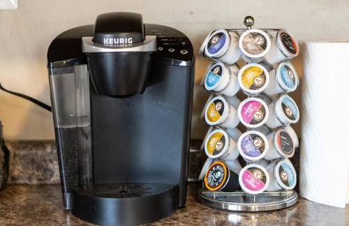 5 Bedroom 3200 Sq Ft House for Downtown Travelers - Photo 26