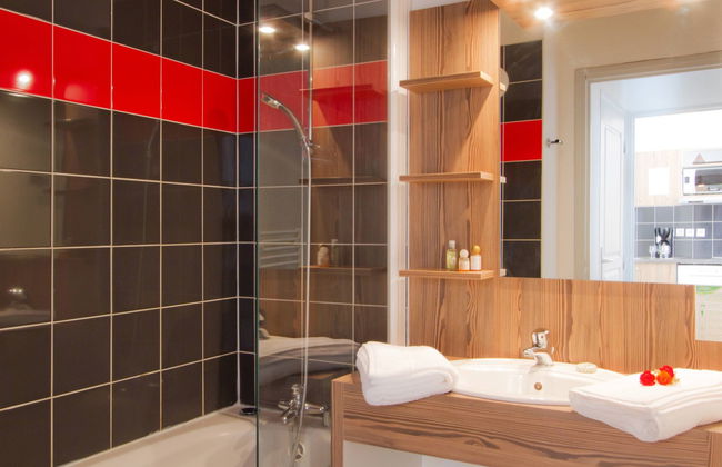 2 bedroom Apartment in Les Deux Alpes with private pool and sauna - Photo 17