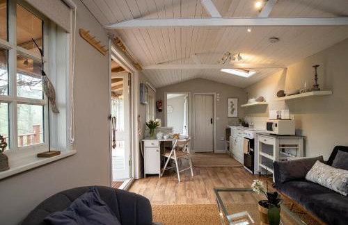 Treetops Lodge, Bantham, South Devon, a tranquil rural retreat - Foto 4