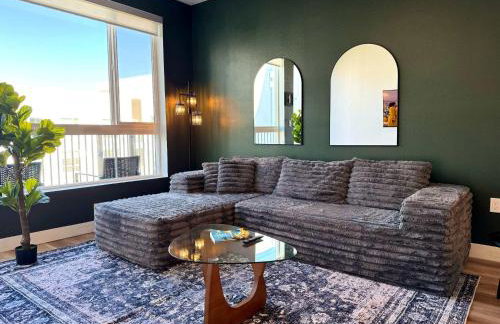 Elegant Escape 10 Min from Disneyland With Pool & GYM - Foto 1