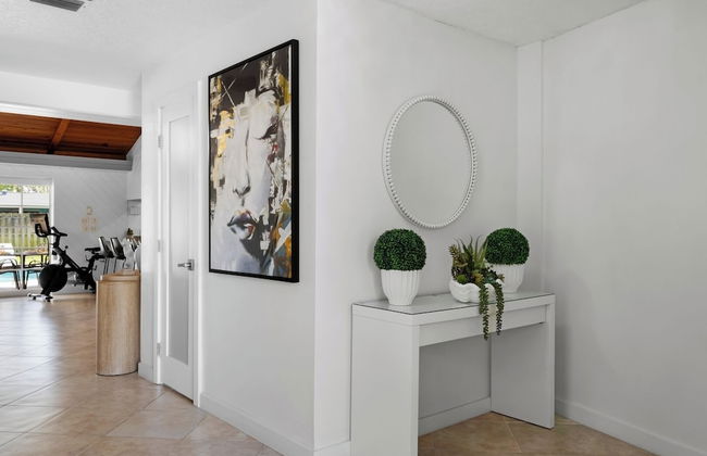 Family-friendly 5BR Home w/ Heated Pool & Parking - Foto 43