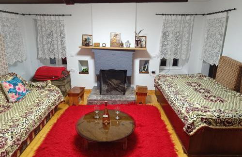 Charlami's Mansion -Παραδοσιακό Πέτρινο Σπίτι με Τζάκι και Πανοραμική Θέα - Foto 1