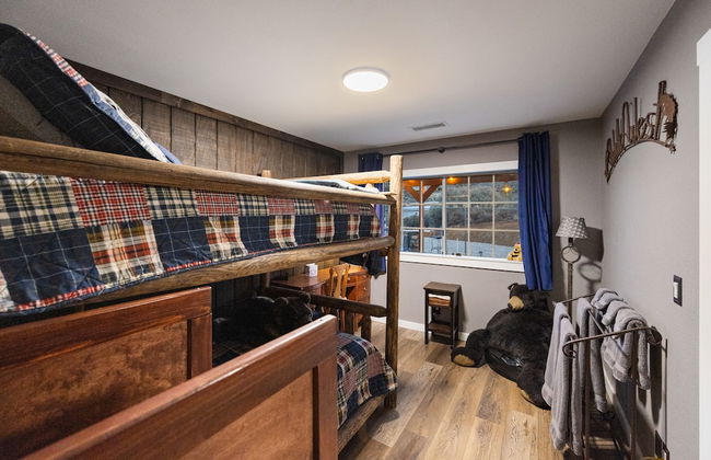 New Luxury Prescott Lynx B B 4k ft2 Sleeps 22 - Photo 23