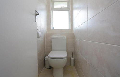 CHURCH ROAD by BOURNECOAST - A Spacious Bungalow in the Popular Hengistbury Head Area Near the Sandy Beaches - HB5830 - Foto 10