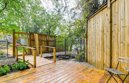 Renovated Carrboro House with Deck and Fire Pit! - Foto 31