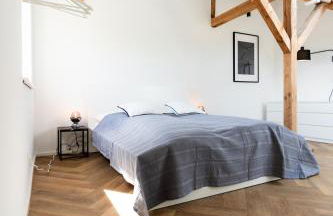 2 BR Loft - LUXUS - MODERN - PARKPLÄTZE - KAFFEE - NETFLIX - WEINBERGBLICK - KÜCHE - BALKON - Foto 17