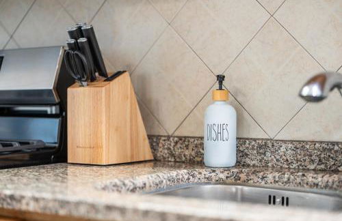 Quiet Retreat 10 Min to NYC Train & free Parking - Foto 27