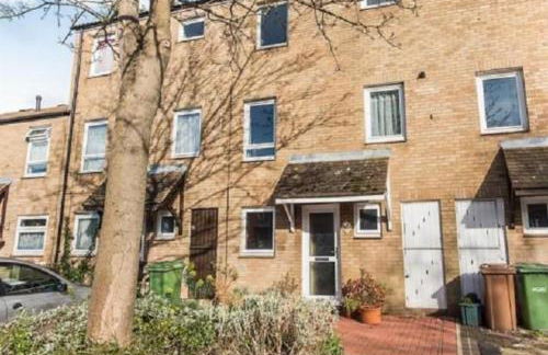 6-Bedroom Contractor House with 9 Beds - Managed by Your Lettings Short Lets & Serviced Accommodation Peterborough including Free Parking and WiFi and Netflix - Photo 17