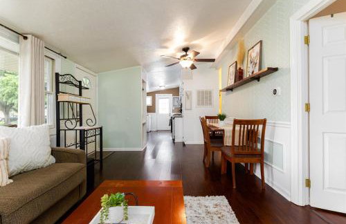 Huddle & Hangout - 3BR House Close to ND - Foto 14