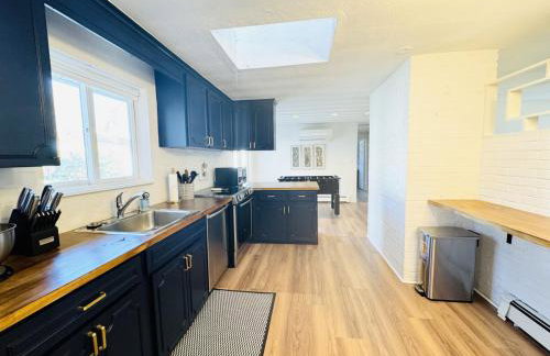 Spacious Poolside Boston Stay Sleeps 8 Pet Friendly - Foto 9