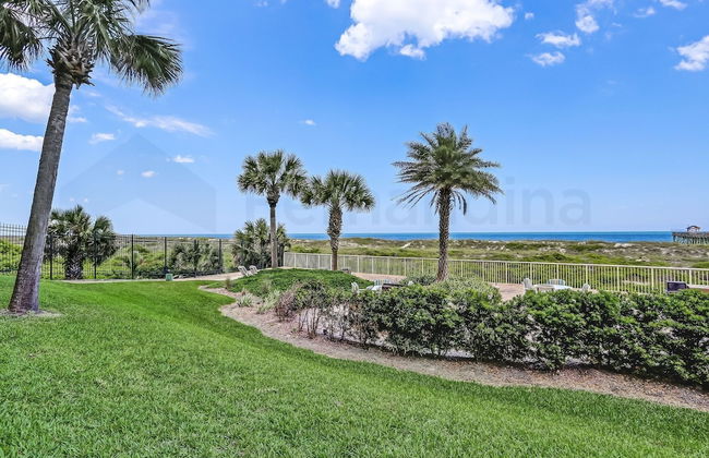 Spacious Oceanfront Condo, Easy Access to Private Fishing Pier by RedAwning - Foto 46