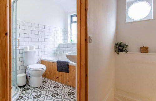 The Shoe Box cottage with allocated parking - Foto 8