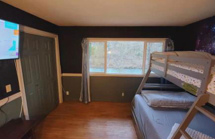 Riverside Home With a Rustic Charm - Foto 18