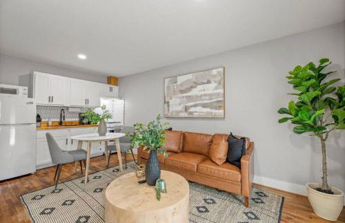 All-In-One - Fully-Equipped Secure Gated Parking! - Foto 5