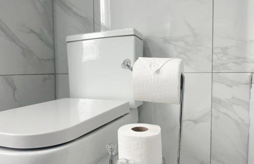 Central Location Liverpool, Modern Home, 4 BR, Sleeps 9, Free Parking - Foto 39