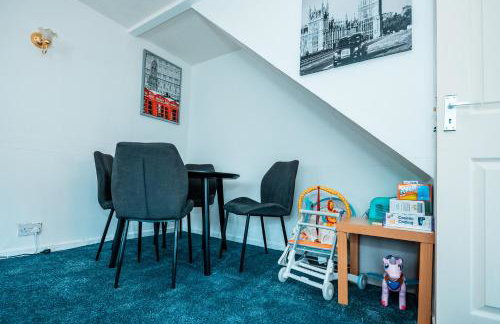 Family & Group Stay in Manchester - Free Parking - Foto 28