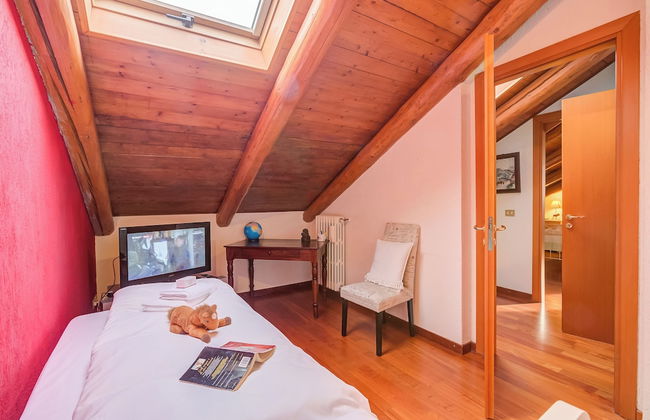 La Torre In The Center Of Town - Photo 4