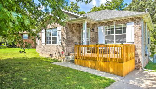 Charming Springfield Escape with Furnished Deck - Foto 3