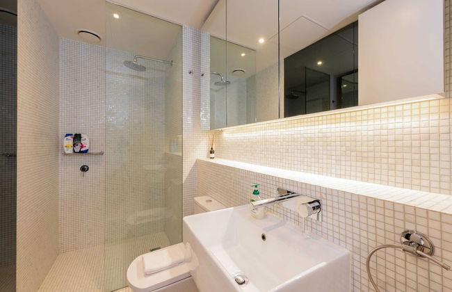 2-bed in South Melbourne w/ Beautiful City Views - Foto 11