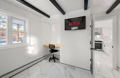 NEW Modern Barrel Getaway HOT TUB & Game Room - Foto 20