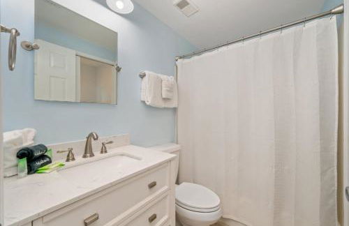 Sterling Sands 604 2 Bedroom Condo by RedAwning - Foto 43