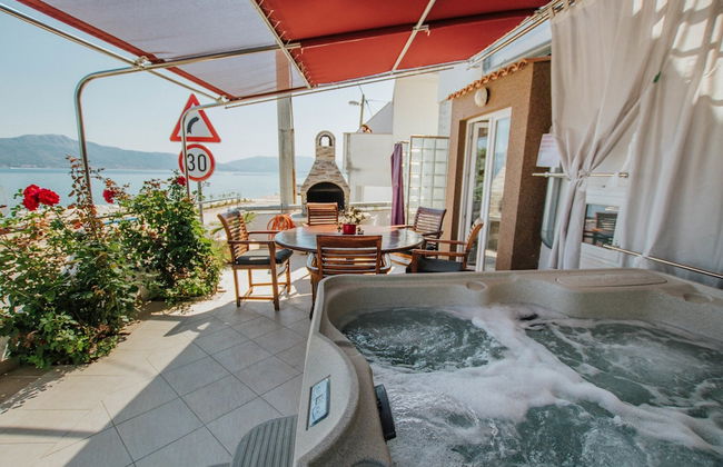 Luxurious Holiday Home in Arbanija with Hot Tub - Photo 21