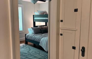 Private Heated Pool - Sound to Shore - 1930s Tudor - Foto 40