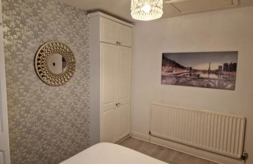 L & J ESCAPES- 4 BEDROOMs SUITABLE FOR CONTRACTORS AND FAMILIES- LARGE PRIVATE PARKING-10 MINUTES TO M6 JUNCTION 9 - Foto 15