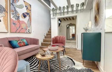 Chic Penthouse with Urban Charm & Rooftop - Foto 1