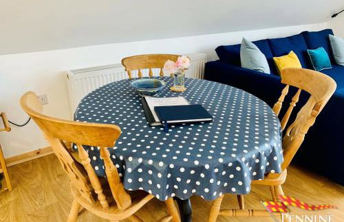 The Boat House, Spacious Village Apartment - Foto 8