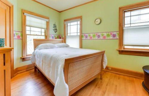 Charming MPLS Home with Patio - Walk to Uptown! - Foto 23