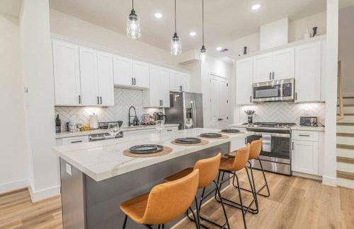 Luxury Home Near Houston Downtown & Medical Center - Photo 3