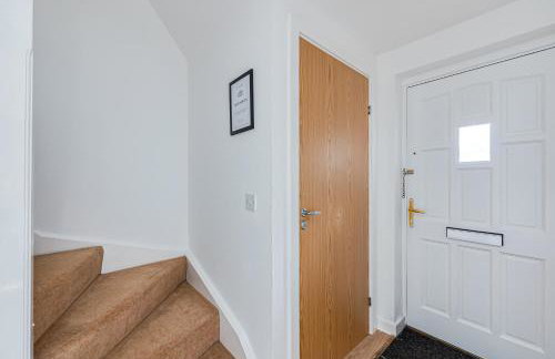 Hunsbury House - Excellent Location - Free Parking, Self-Check-In, SkyTV and Fast Wifi by Yoko Property - Foto 26