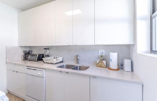 Renovated Apts with Kitchen, Fast WiFi, Smart TV, Roku & Pool Onsite 4 mi to Surfside Beach - Foto 21