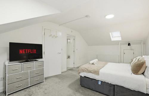 Spacious Ensuite Home near M6 with Driveway Parking - Foto 27