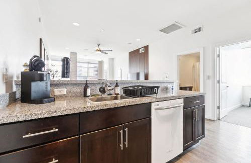 Stylish Downtown High-Rise - 2BD - Foto 6