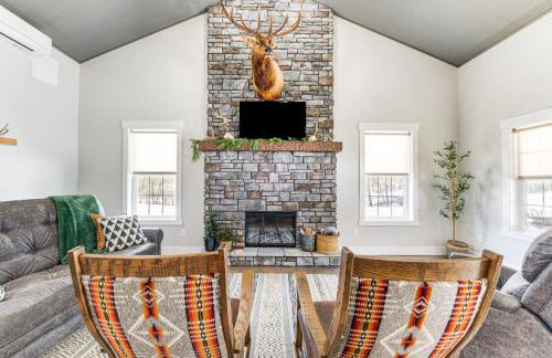 Family Retreat with Fire Pit and Yard in Mineral City - Foto 4