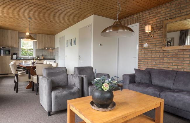 Rustic-chic Villa With Thatched Roof - Photo 5