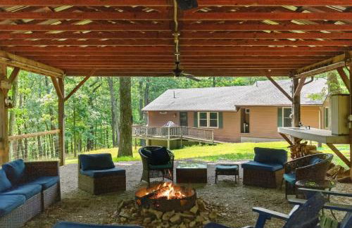 20 acres w Private Pavilion, Fireplace & Fire Pit - Foto 40