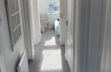 The Sashes - Stylish Apartment - FREE Parking - Ultrafast WIFI - Smart TV - Netflix - sleeps up to 6! Close to Poole Town Center & Sandbanks & Bournemouth - Foto 62