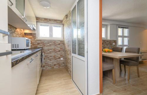 Apartment MARIO - veliki stan za odmor - terasa- vrt - bazen - pogled more, izoliran - Photo 29