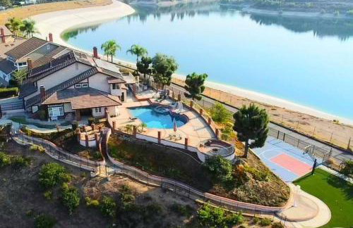 Stunning Panoramic Waterfront Pool Home Escape - Foto 1