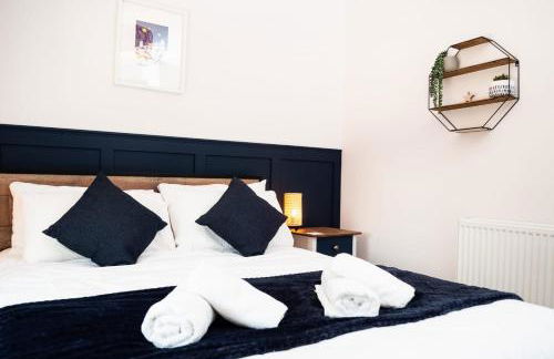 The Wave Cottage - 3 Bedroom with off road Parking for 3 Cars or Vans & EV point - Photo 49