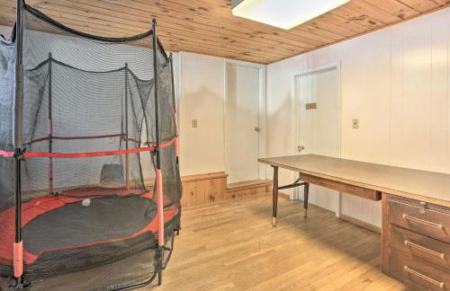 Large Greeley House with 2 Game Rooms and Yard! - Foto 17